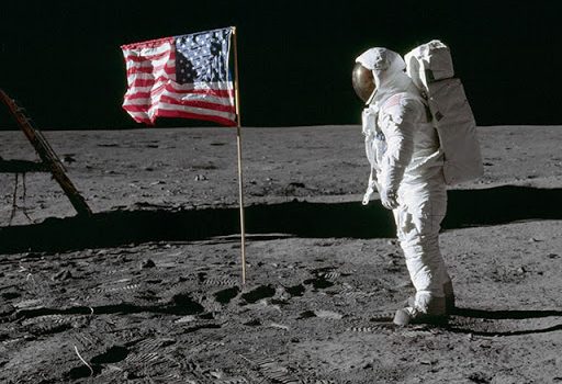20 luglio 1969. L’uomo sbarca sulla Luna, ma non per tutti…