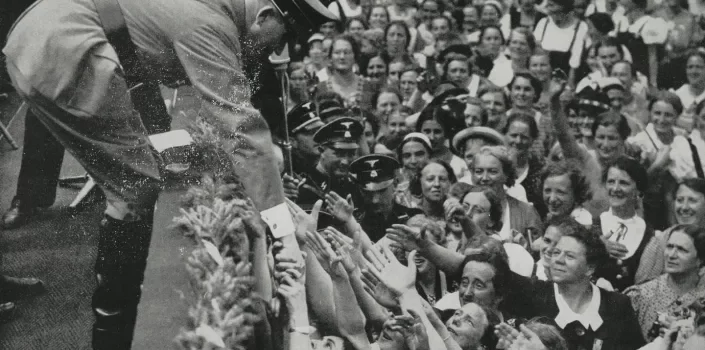 Le donne portarono Adolf Hitler al potere