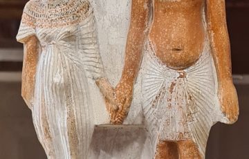 Una coppia reale egizia al Louvre di Parigi